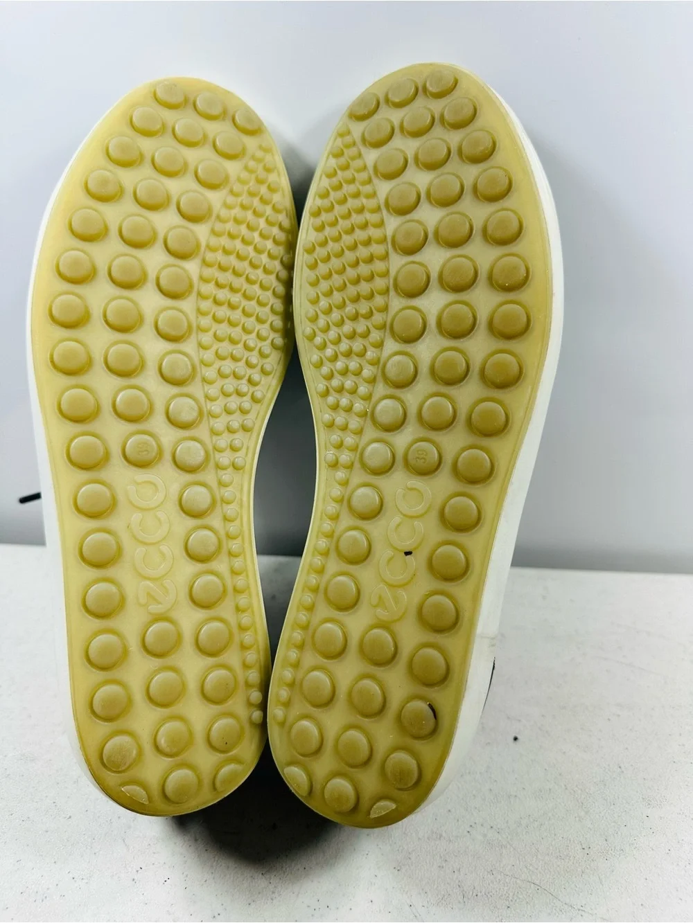 Ecco low profile